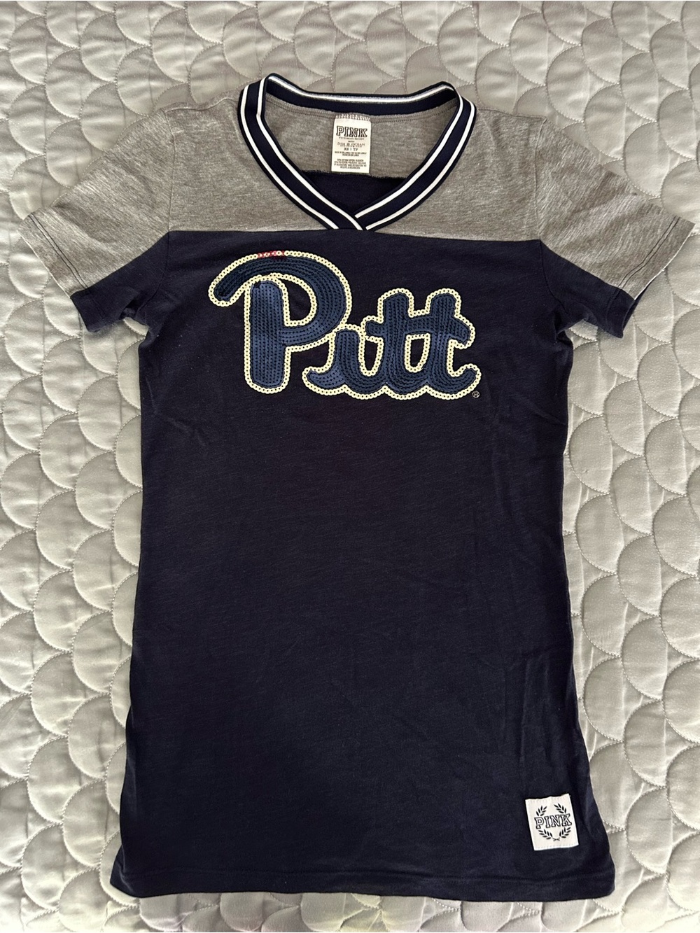VS PINK Pitt Sequin V-Neck Tee